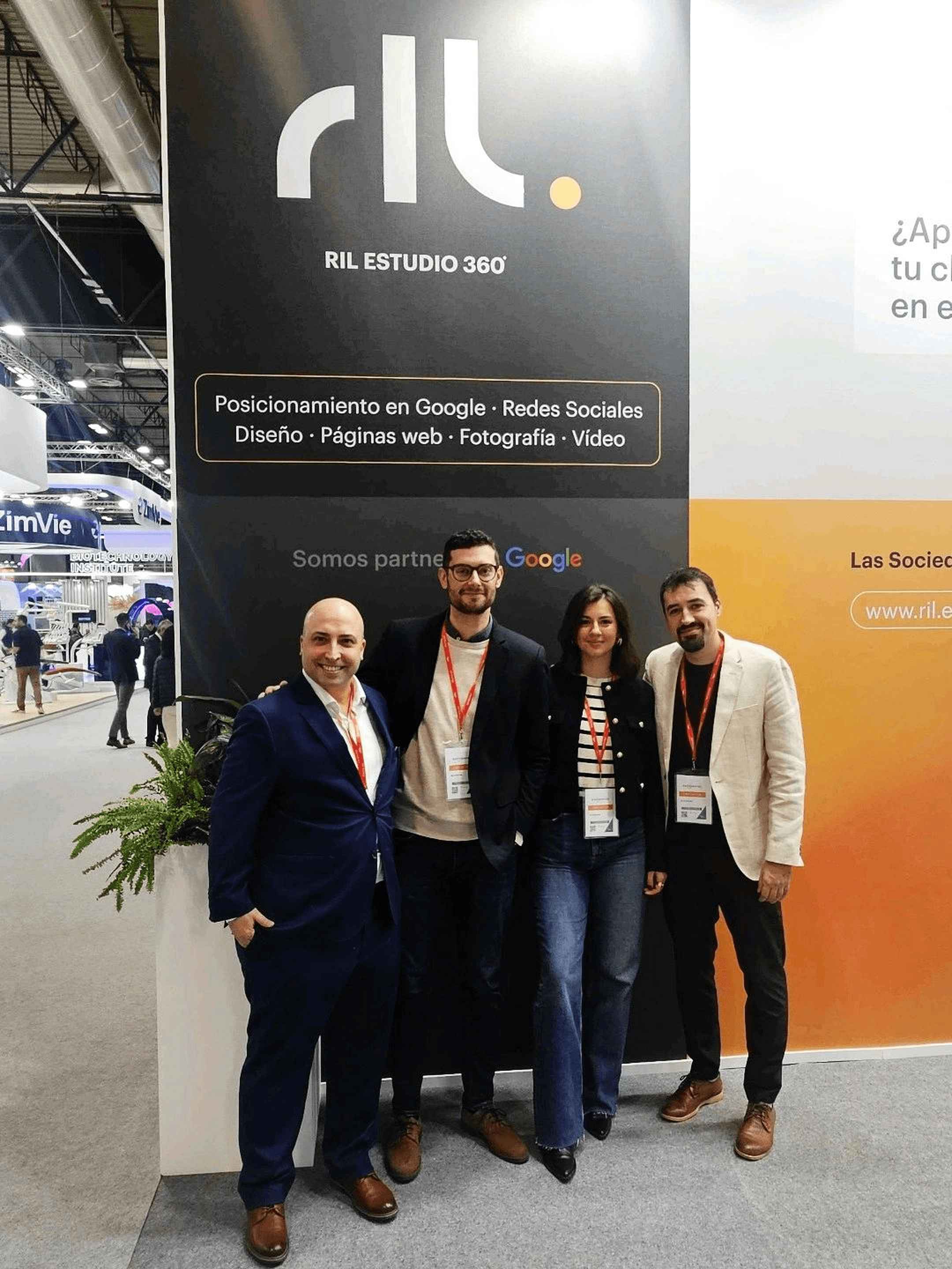 Ángel Mendoza en un evento del sector dental